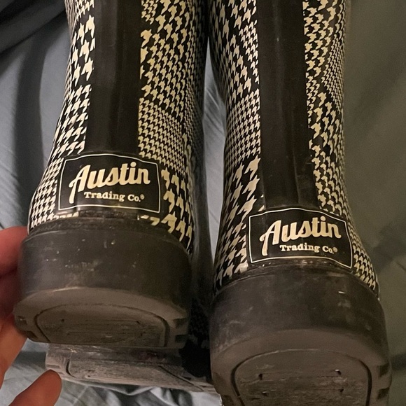 Stylish houndstooth & check Black and White Women's knee high Rain Boots Size 8 - Picture 5 of 5